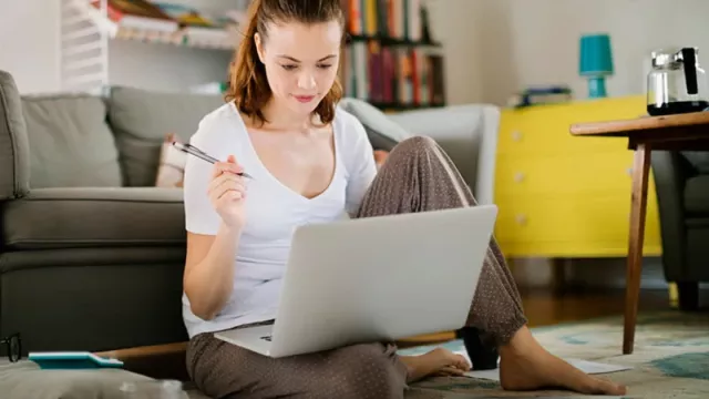 girl in front of computer with pen